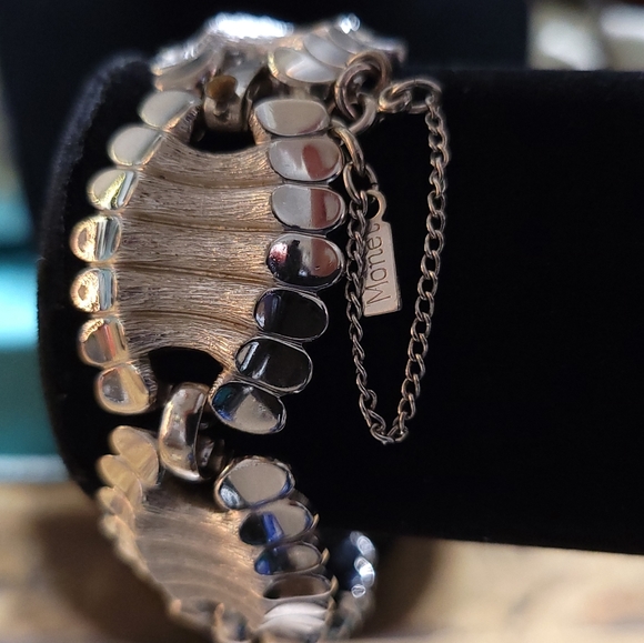 MONET Chunky Bracelet with Safety Chain